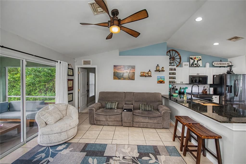 For Sale: $289,900 (3 beds, 2 baths, 1272 Square Feet)