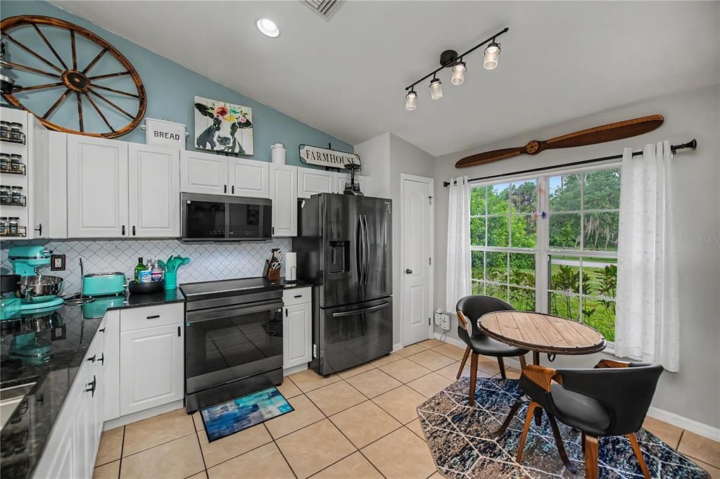 For Sale: $289,900 (3 beds, 2 baths, 1272 Square Feet)