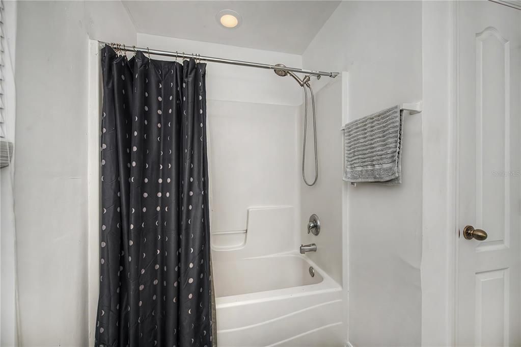 For Sale: $289,900 (3 beds, 2 baths, 1272 Square Feet)