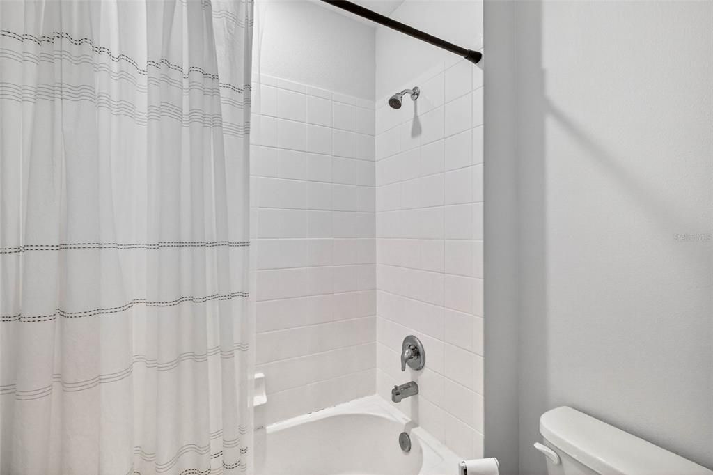 For Sale: $465,000 (5 beds, 3 baths, 2934 Square Feet)