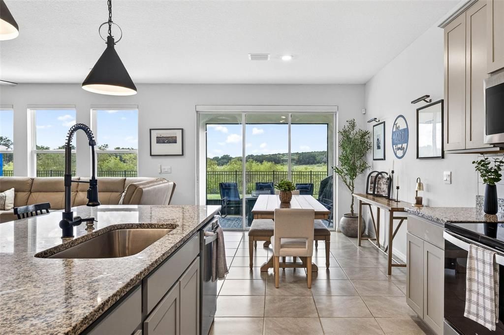 For Sale: $465,000 (5 beds, 3 baths, 2934 Square Feet)