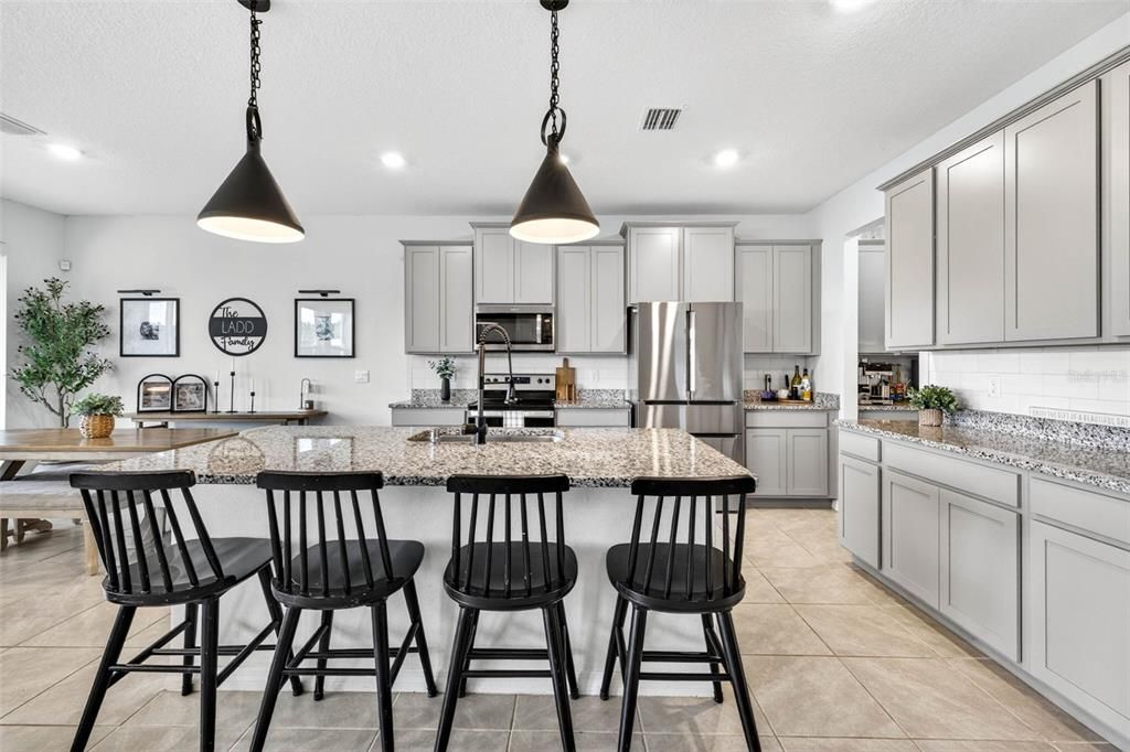 For Sale: $465,000 (5 beds, 3 baths, 2934 Square Feet)