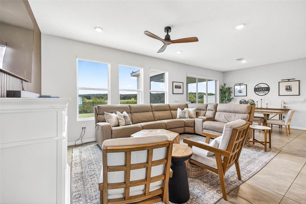 For Sale: $465,000 (5 beds, 3 baths, 2934 Square Feet)