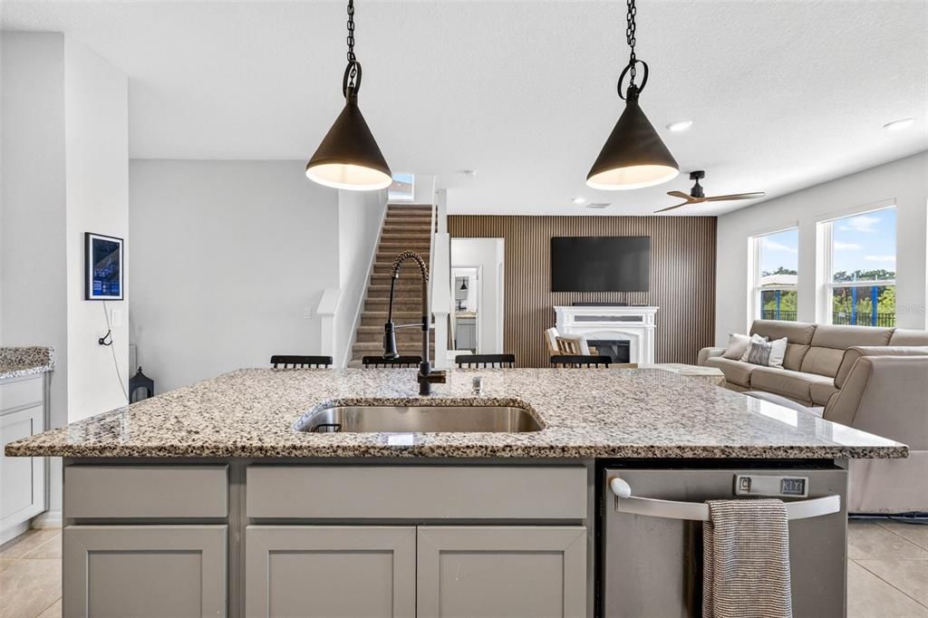 For Sale: $465,000 (5 beds, 3 baths, 2934 Square Feet)