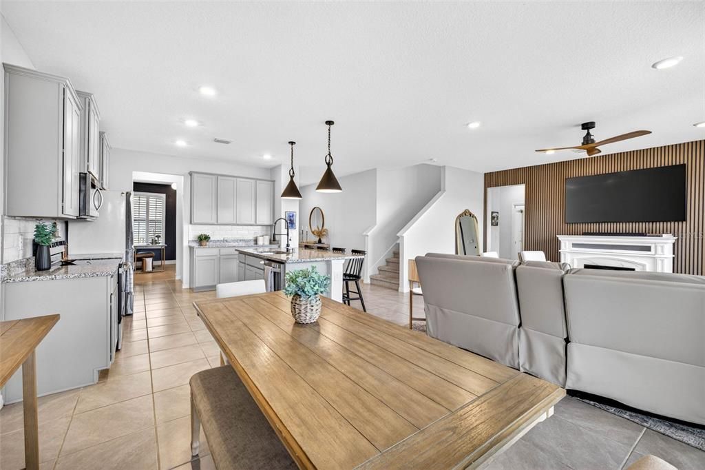 For Sale: $465,000 (5 beds, 3 baths, 2934 Square Feet)