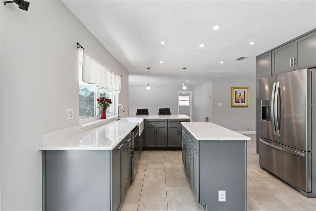 En Venta: $459,000 (5 camas, 3 baños, 2106 Pies cuadrados)