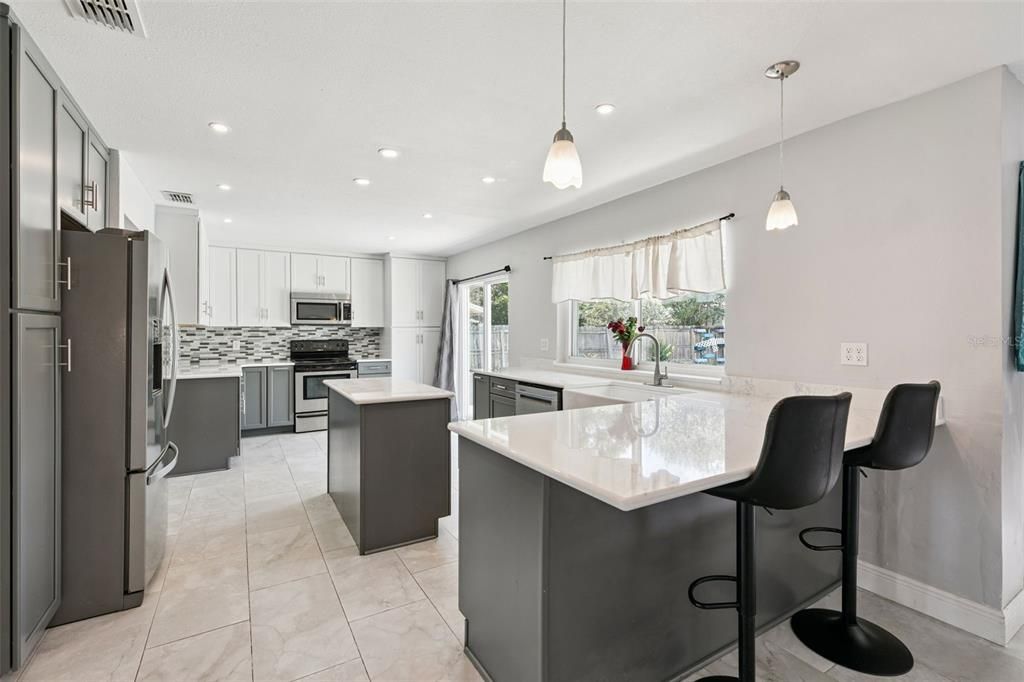 En Venta: $459,000 (5 camas, 3 baños, 2106 Pies cuadrados)