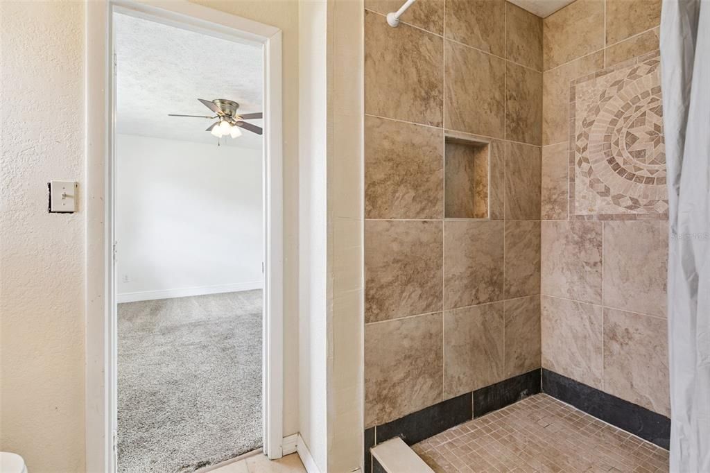 En Venta: $459,000 (5 camas, 3 baños, 2106 Pies cuadrados)