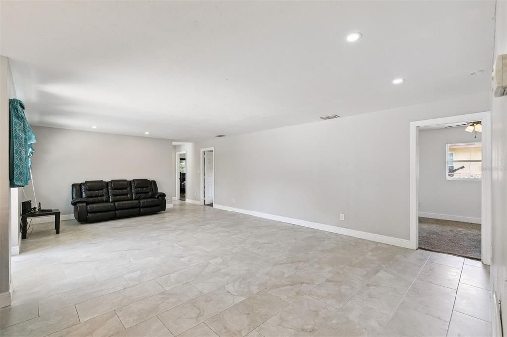 En Venta: $459,000 (5 camas, 3 baños, 2106 Pies cuadrados)