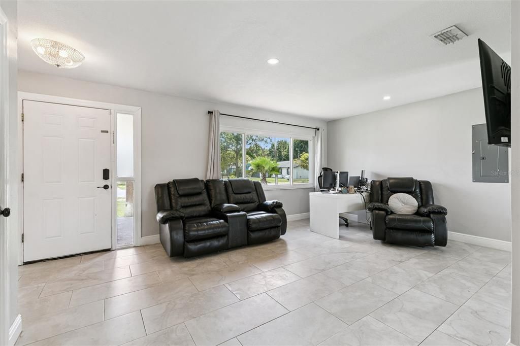 En Venta: $459,000 (5 camas, 3 baños, 2106 Pies cuadrados)