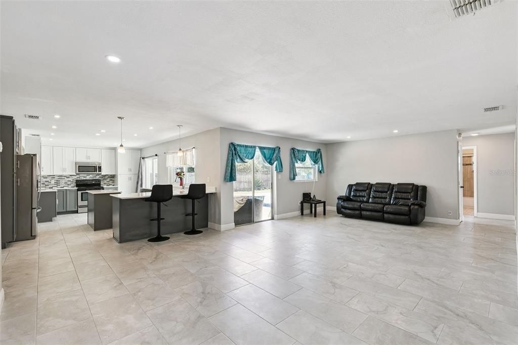 En Venta: $459,000 (5 camas, 3 baños, 2106 Pies cuadrados)