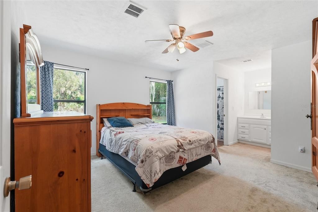 For Sale: $275,000 (3 beds, 2 baths, 1632 Square Feet)