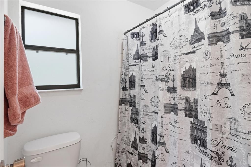 For Sale: $275,000 (3 beds, 2 baths, 1632 Square Feet)