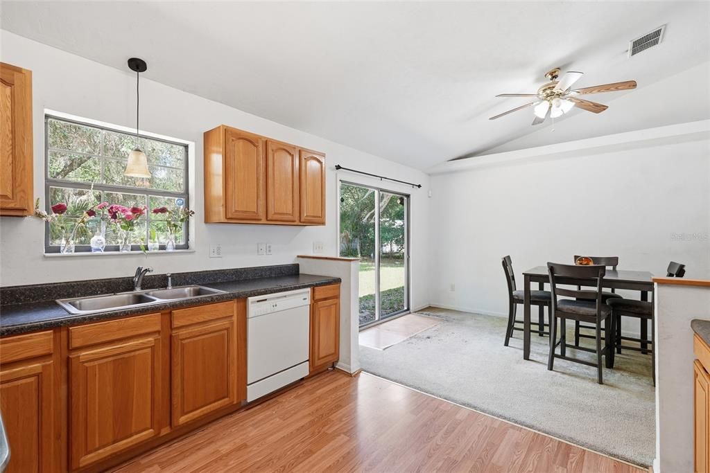 For Sale: $275,000 (3 beds, 2 baths, 1632 Square Feet)