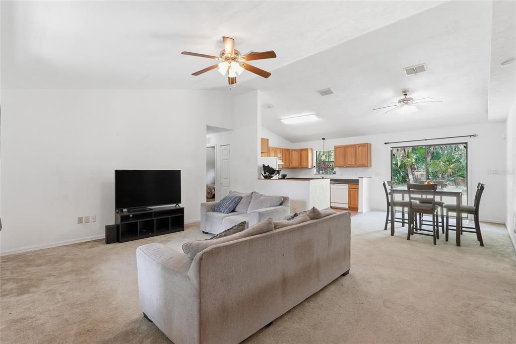 For Sale: $275,000 (3 beds, 2 baths, 1632 Square Feet)