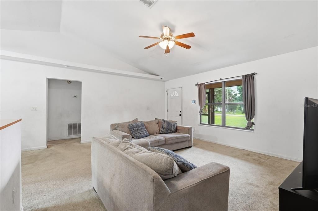 For Sale: $275,000 (3 beds, 2 baths, 1632 Square Feet)