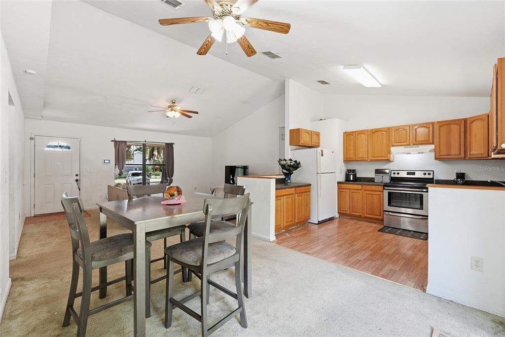 For Sale: $275,000 (3 beds, 2 baths, 1632 Square Feet)