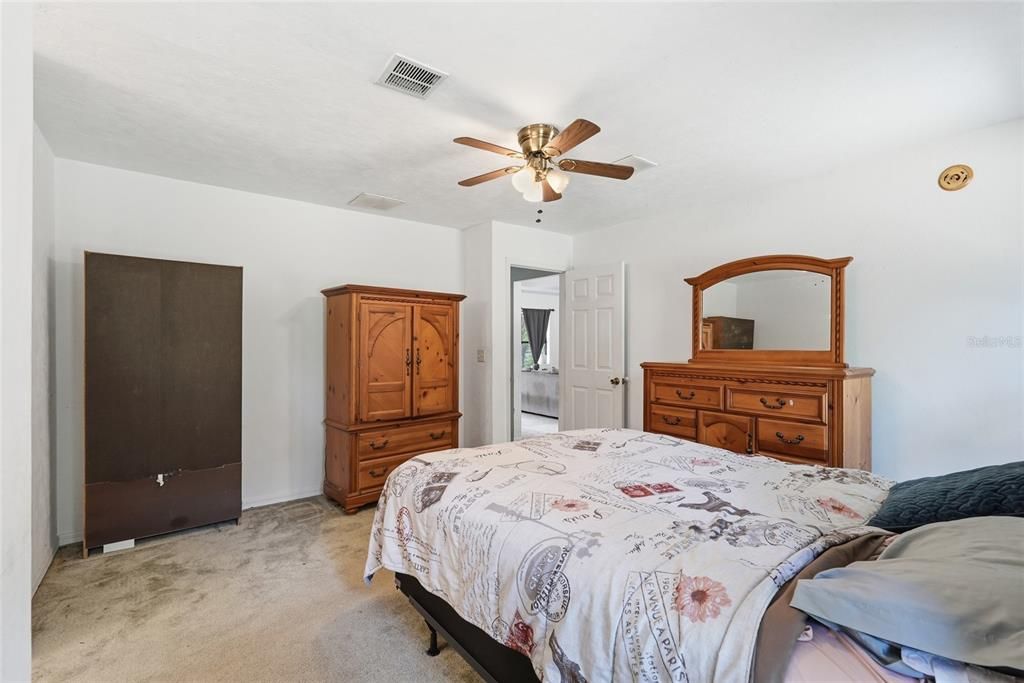 For Sale: $275,000 (3 beds, 2 baths, 1632 Square Feet)