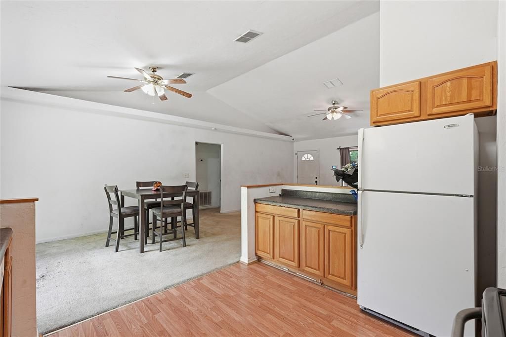 For Sale: $275,000 (3 beds, 2 baths, 1632 Square Feet)