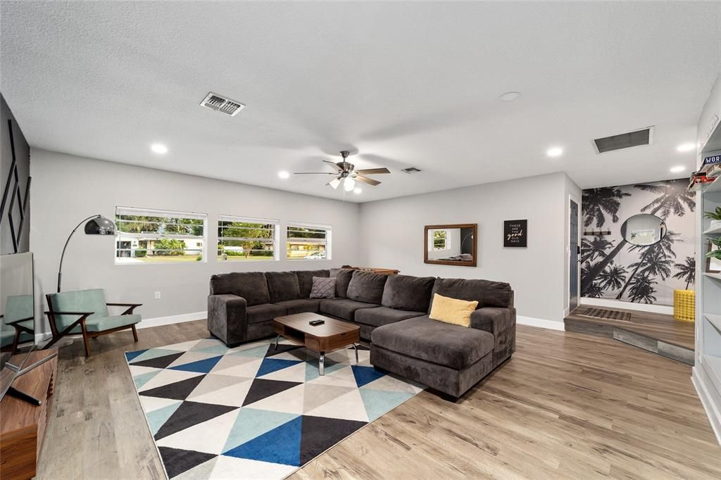 For Sale: $399,999 (4 beds, 2 baths, 2128 Square Feet)