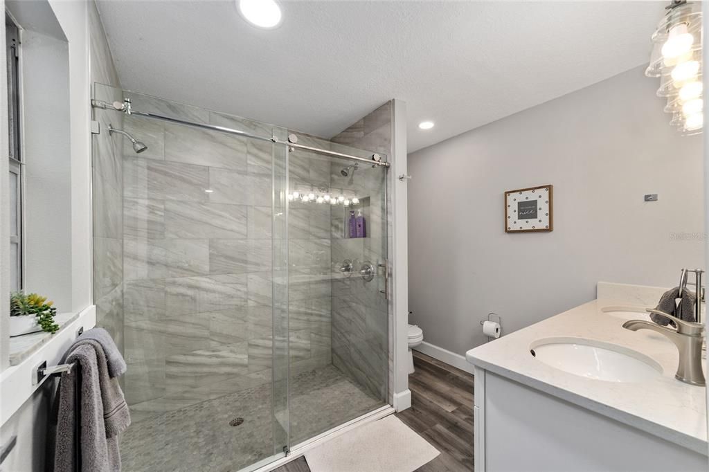 For Sale: $399,999 (4 beds, 2 baths, 2128 Square Feet)