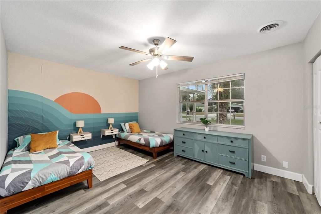 For Sale: $399,999 (4 beds, 2 baths, 2128 Square Feet)