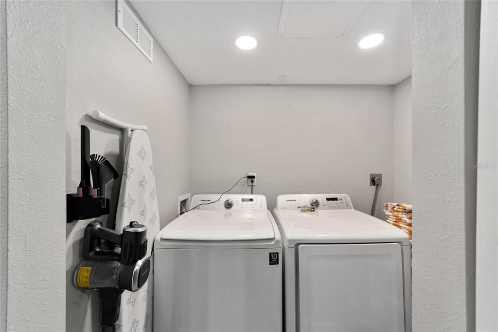 For Sale: $399,999 (4 beds, 2 baths, 2128 Square Feet)
