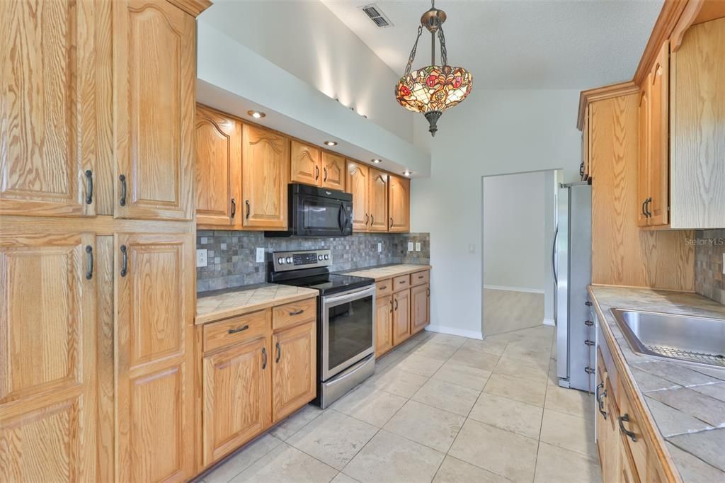 For Sale: $324,900 (3 beds, 2 baths, 1797 Square Feet)