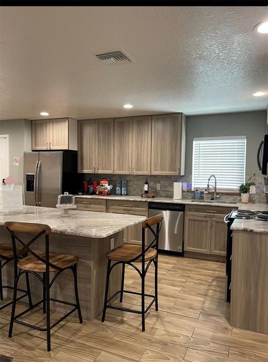 For Rent: $2,495 (3 beds, 2 baths, 1430 Square Feet)