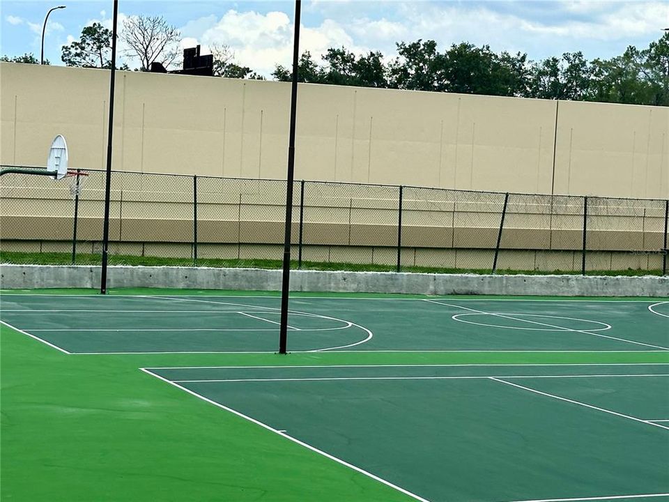 В аренду: $1,300 (1 спален, 1 ванн, 650 Квадратных фут)