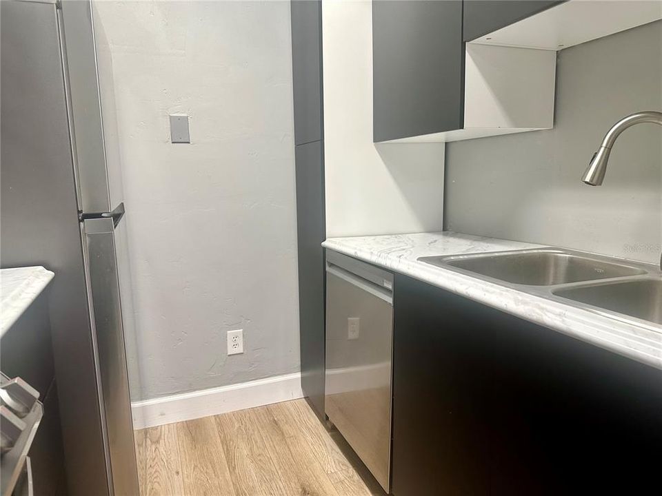 В аренду: $1,300 (1 спален, 1 ванн, 650 Квадратных фут)