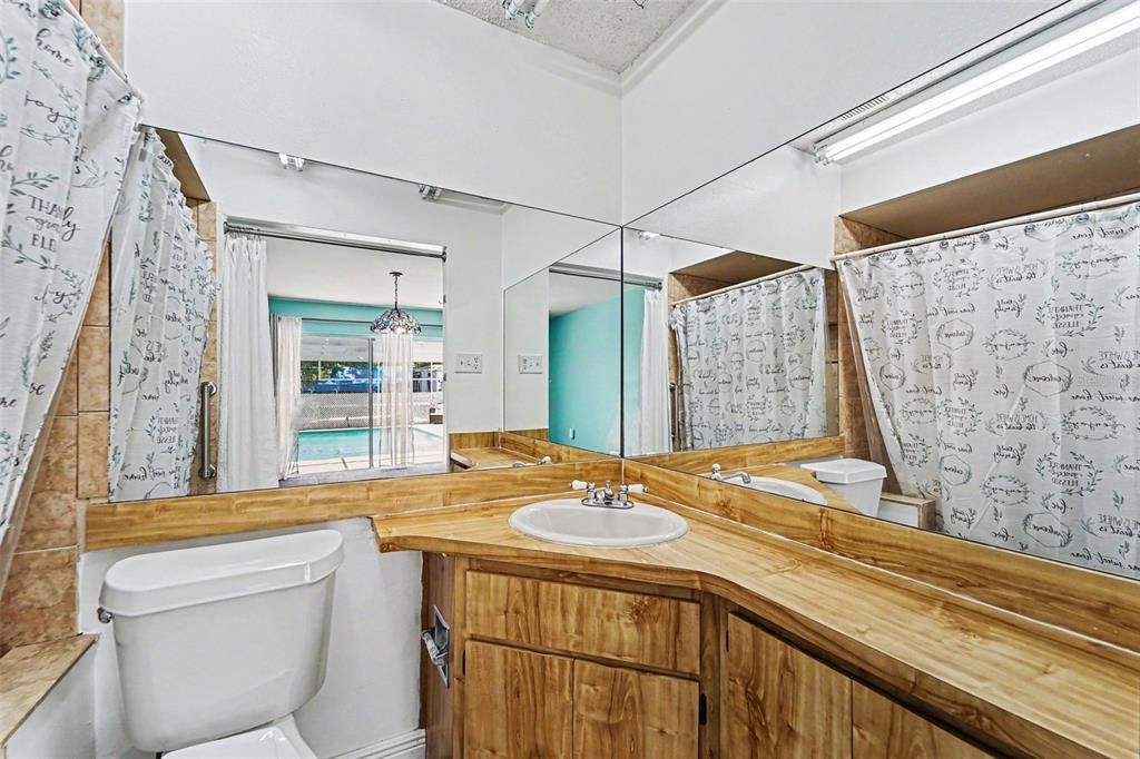 На продажу: $315,000 (2 спален, 2 ванн, 1644 Квадратных фут)