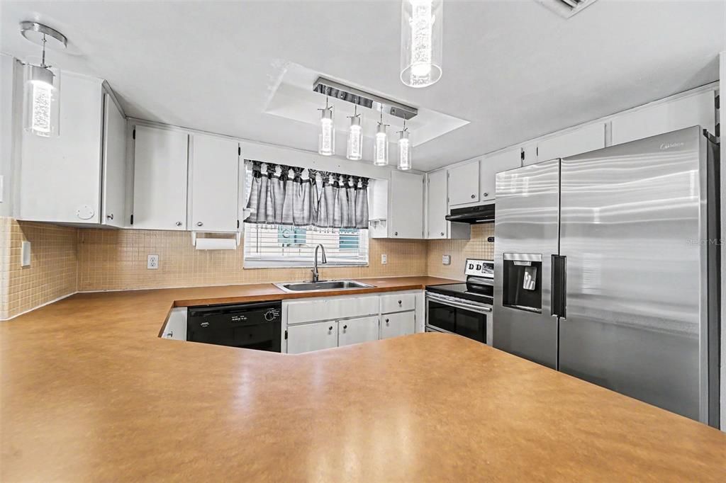 На продажу: $315,000 (2 спален, 2 ванн, 1644 Квадратных фут)