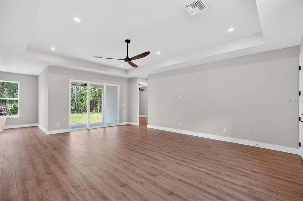 Activo con contrato: $419,000 (3 camas, 2 baños, 1800 Pies cuadrados)