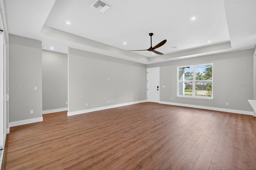 Activo con contrato: $419,000 (3 camas, 2 baños, 1800 Pies cuadrados)