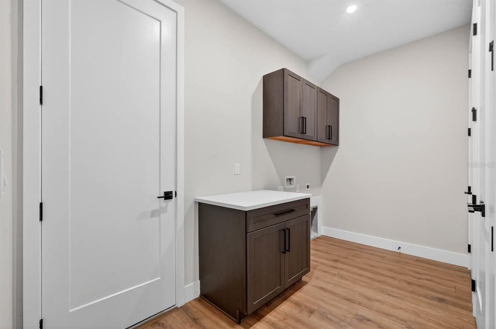 Activo con contrato: $419,000 (3 camas, 2 baños, 1800 Pies cuadrados)