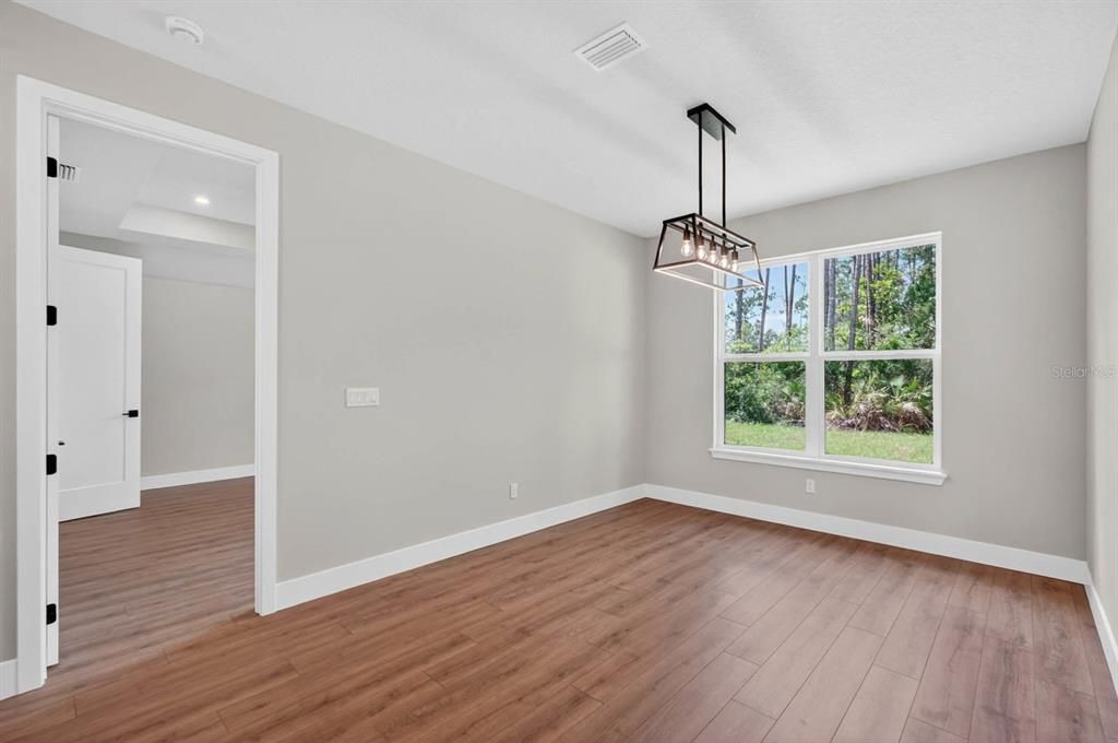 Activo con contrato: $419,000 (3 camas, 2 baños, 1800 Pies cuadrados)