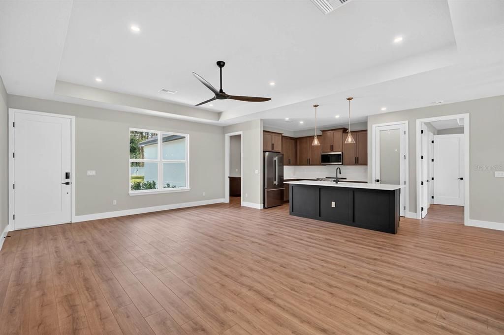 Activo con contrato: $419,000 (3 camas, 2 baños, 1800 Pies cuadrados)