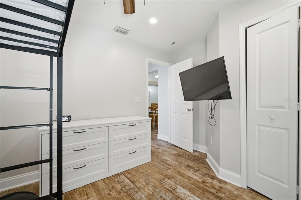 For Sale: $391,000 (4 beds, 2 baths, 1688 Square Feet)