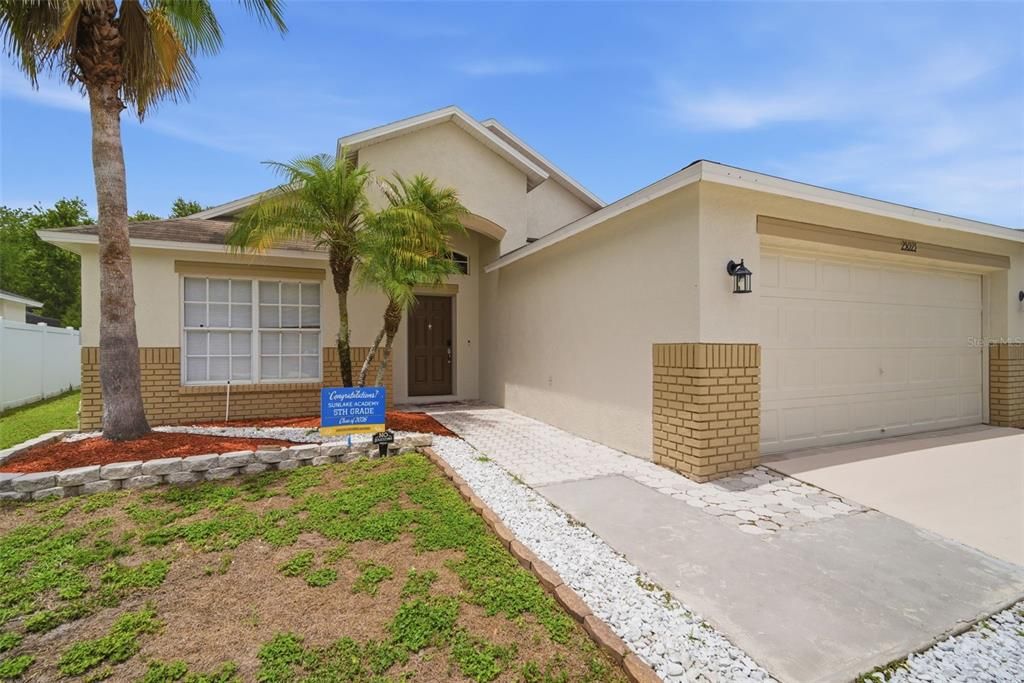 For Sale: $391,000 (4 beds, 2 baths, 1688 Square Feet)