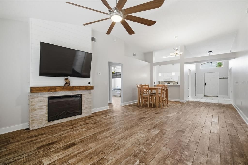 For Sale: $391,000 (4 beds, 2 baths, 1688 Square Feet)