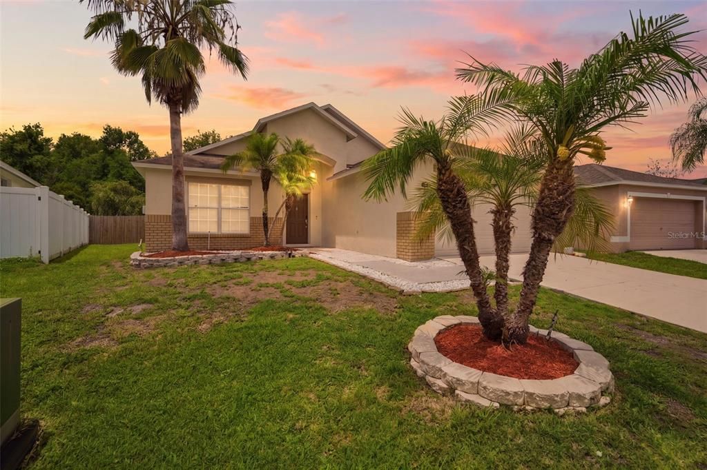 For Sale: $391,000 (4 beds, 2 baths, 1688 Square Feet)