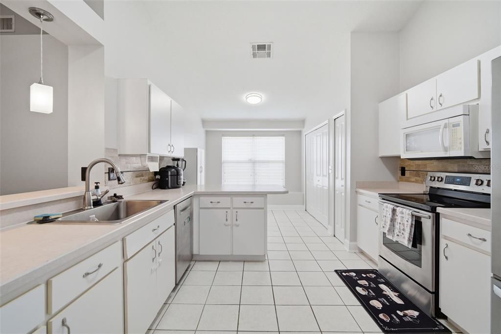 For Sale: $391,000 (4 beds, 2 baths, 1688 Square Feet)