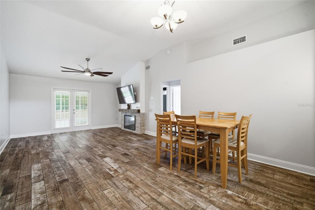 For Sale: $391,000 (4 beds, 2 baths, 1688 Square Feet)