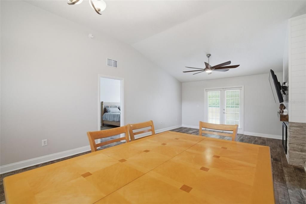 For Sale: $391,000 (4 beds, 2 baths, 1688 Square Feet)