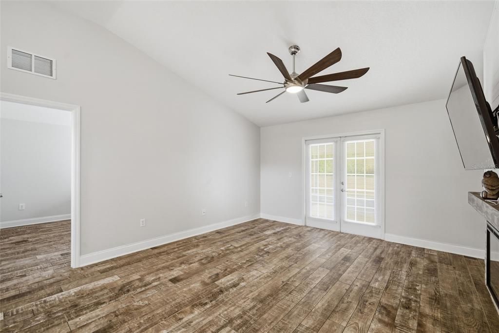 For Sale: $391,000 (4 beds, 2 baths, 1688 Square Feet)