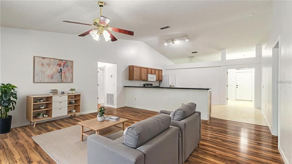 En Venta: $325,000 (3 camas, 2 baños, 1810 Pies cuadrados)