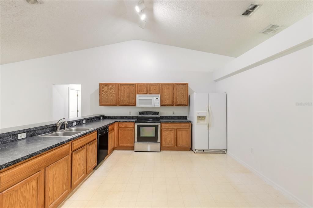 En Venta: $325,000 (3 camas, 2 baños, 1810 Pies cuadrados)