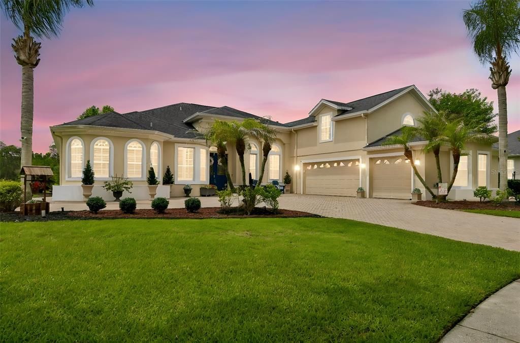 For Sale: $875,000 (6 beds, 3 baths, 3492 Square Feet)