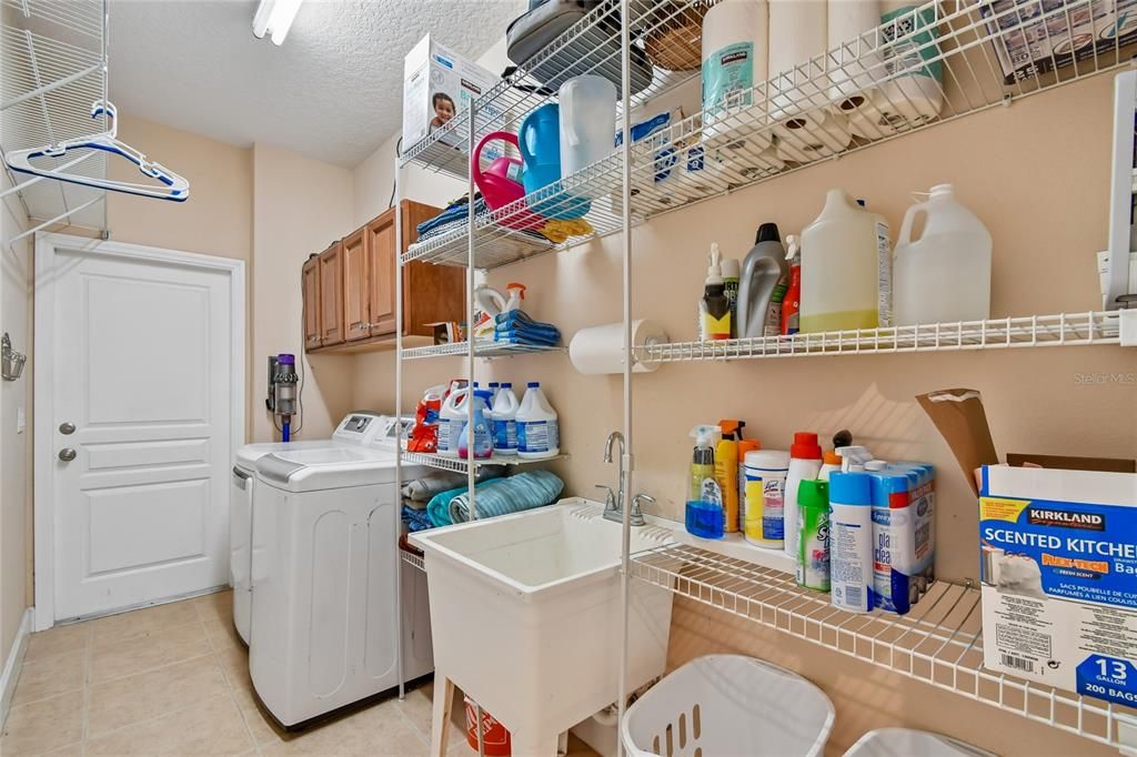 For Sale: $875,000 (6 beds, 3 baths, 3492 Square Feet)